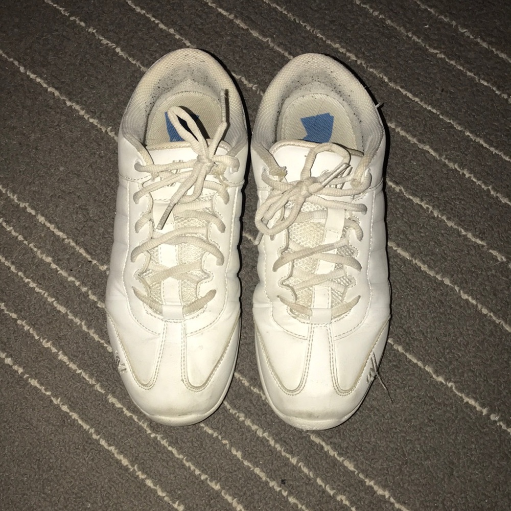 Cheer shoes